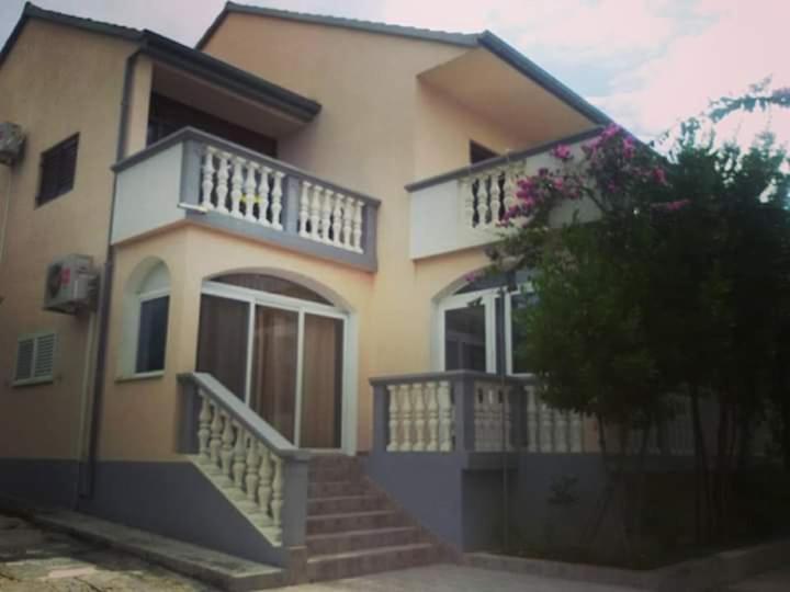 Appartamento Apartman Vukoja Pakoštane Esterno foto