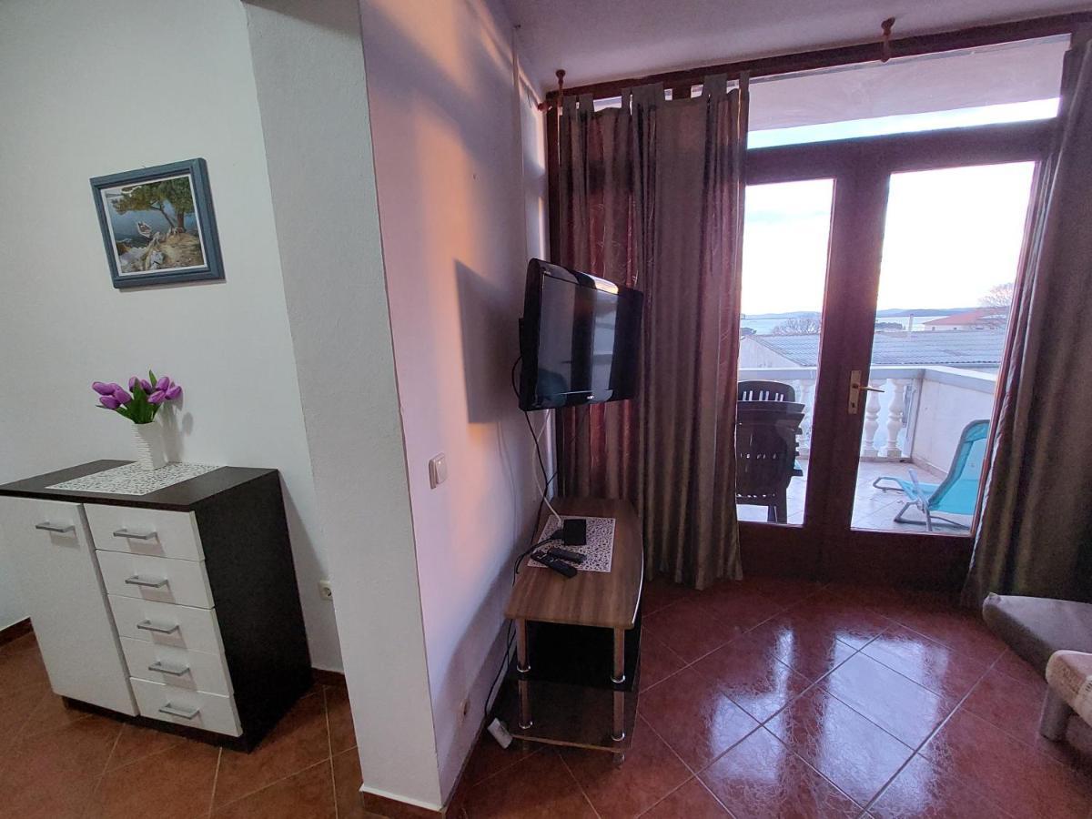 Appartamento Apartman Vukoja Pakoštane Esterno foto