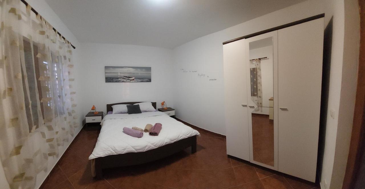 Appartamento Apartman Vukoja Pakoštane Esterno foto